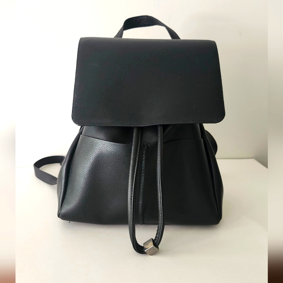 Zara Black Backpack - Picture 1 of 5